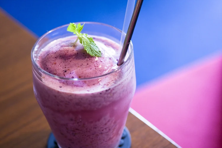 Why Fruit Smoothies Are Great For Managing Hunger And Sugar Cravings